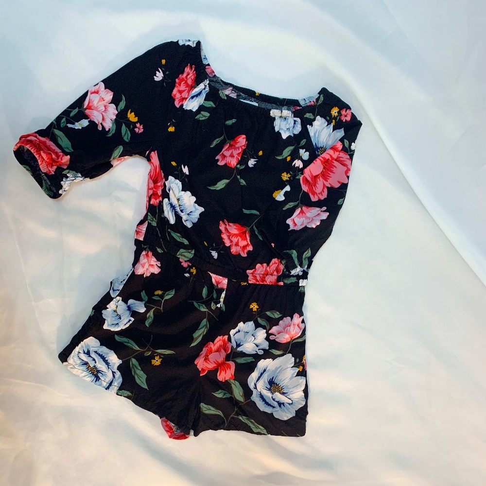 size small floral Old Navy shorts romper